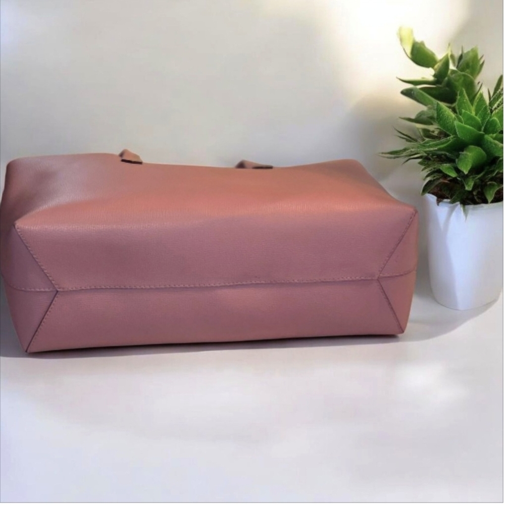 Kate Spade Molly Hearts Large Tote w/ Matching Pouchette, Like New, No Callouts - Picture 4 of 5